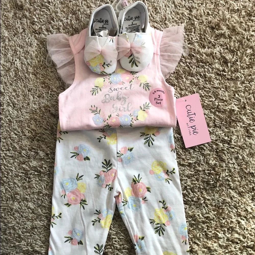 Sweet baby girl 3-6 months 3 piece floral  matching set